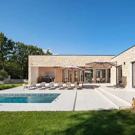Villa Frame Garden West *